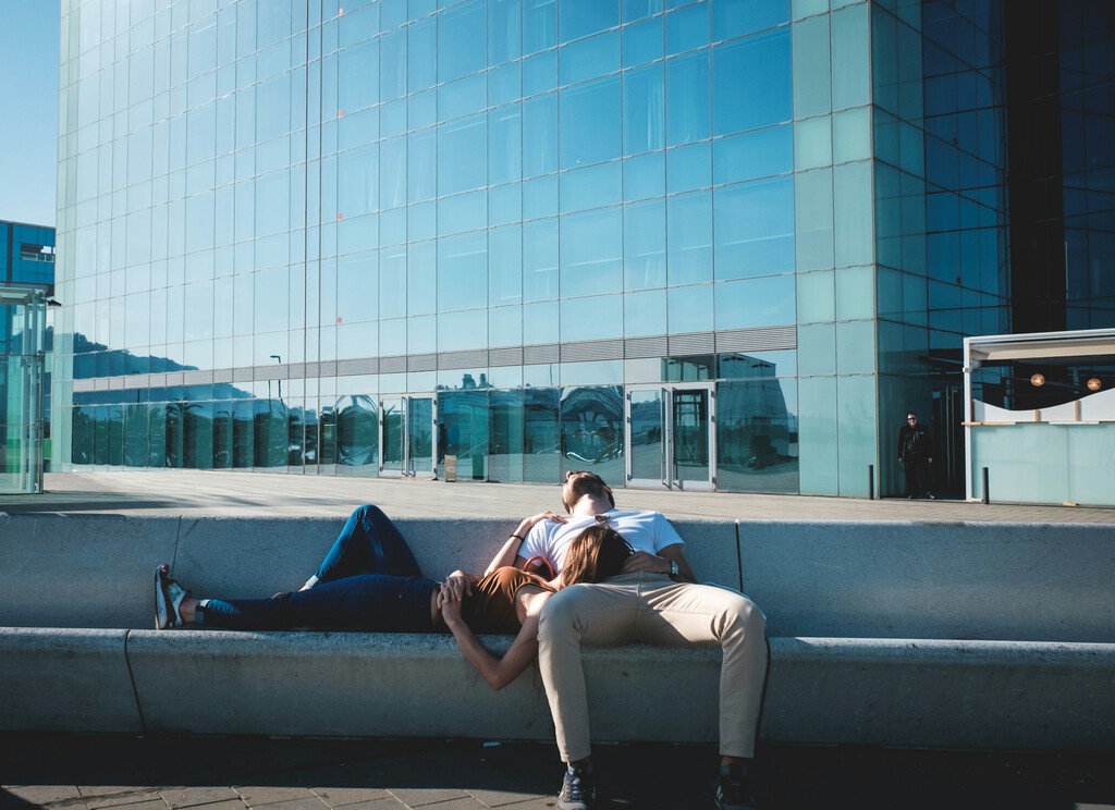 Los novios siempre han aspirado a compartir sus vidas bajo el mismo techo. Hasta que llegaron las parejas TIL y LAT